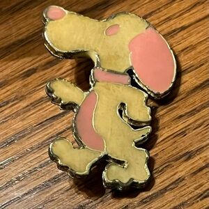 Vintage 1960s Snoopy Pin. 
Rare Pink Version